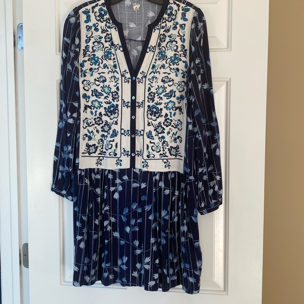 Anthropology Tiny drop waist dress. Xs. Dark blue with embroidered top.
